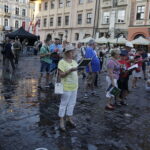 05.08.2017 Kraków. Uroczystości inaugurujące Marsz Szlakiem Pierwszej Kompanii Kadrowej. Lekcja śpiewania pieśni legionowych. / Jarosław Kubalski - Radio Kielce / Kraków. Uroczystości inaugurujące Marsz Szlakiem