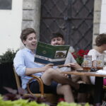 05.08.2017 Kraków. Uroczystości inaugurujące Marsz Szlakiem Pierwszej Kompanii Kadrowej. Lekcja śpiewania pieśni legionowych. / Jarosław Kubalski - Radio Kielce / Kraków. Uroczystości inaugurujące Marsz Szlakiem