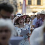 05.08.2017 Kraków. Uroczystości inaugurujące Marsz Szlakiem Pierwszej Kompanii Kadrowej. Lekcja śpiewania pieśni legionowych. / Jarosław Kubalski - Radio Kielce / Kraków. Uroczystości inaugurujące Marsz Szlakiem