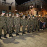 05.08.2017 Kraków. Uroczystości inaugurujące Marsz Szlakiem Pierwszej Kompanii Kadrowej. Capstrzyk pod pomnikiem Czwórki Legionowej i Józefa Piłsudskiego podczas którego Jan Józef Kasprzyk, szef Urzędu do spraw Kombatantów Osób Represjonowanych, wręczył trzy ułańskie szable kawalerzystom. / Jarosław Kubalski - Radio Kielce / Kraków. Uroczystości inaugurujące Marsz Szlakiem Pierwszej Kompanii Kadrowej.