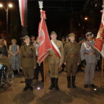 05.08.2017 Kraków. Uroczystości inaugurujące Marsz Szlakiem Pierwszej Kompanii Kadrowej. Capstrzyk pod pomnikiem Czwórki Legionowej i Józefa Piłsudskiego podczas którego Jan Józef Kasprzyk, szef Urzędu do spraw Kombatantów Osób Represjonowanych, wręczył trzy ułańskie szable kawalerzystom. / Jarosław Kubalski - Radio Kielce / Kraków. Uroczystości inaugurujące Marsz Szlakiem Pierwszej Kompanii Kadrowej.