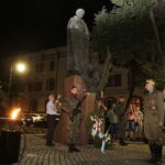 05.08.2017 Kraków. Uroczystości inaugurujące Marsz Szlakiem Pierwszej Kompanii Kadrowej. Capstrzyk pod pomnikiem Czwórki Legionowej i Józefa Piłsudskiego podczas którego Jan Józef Kasprzyk, szef Urzędu do spraw Kombatantów Osób Represjonowanych, wręczył trzy ułańskie szable kawalerzystom. / Jarosław Kubalski - Radio Kielce / Kraków. Uroczystości inaugurujące Marsz Szlakiem Pierwszej Kompanii Kadrowej.