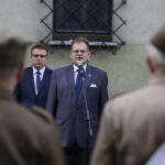 06.08.2017 Kraków. Uczestnicy Marszu Szlakiem Pierwszej Kompanii Kadrowej wyruszyli z Krakowa do Kielc. Apel na Oleandrach. Jan Józef Kasprzyk, pełniący obowiązki szefa Urzędu do spraw Kombatantów i Osób Represjonowanych. / Jarosław Kubalski - Radio Kielce / Marsz Szlakiem Pierwszej Kompanii Kadrowej wyruszył z Krakowa do Kielc