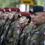 06.08.2017 Kraków. Uczestnicy Marszu Szlakiem Pierwszej Kompanii Kadrowej wyruszyli z Krakowa do Kielc. Apel na Oleandrach. / Jarosław Kubalski - Radio Kielce / Marsz Szlakiem Pierwszej Kompanii Kadrowej wyruszył z Krakowa do Kielc