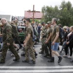 06.08.2017 Michałowice. Marsz Szlakiem I Kompanii Kadrowej. Uroczystości pod pomnikiem upamiętniającym  obalenie słupów granicznych państw zaborczych. / Jarosław Kubalski - Radio Kielce / Marsz Szlakiem Pierwszej Kompanii Kadrowej wyruszył z Krakowa do Kielc