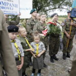 06.08.2017 Michałowice. Marsz Szlakiem I Kompanii Kadrowej. Uroczystości pod pomnikiem upamiętniającym  obalenie słupów granicznych państw zaborczych. / Jarosław Kubalski - Radio Kielce / Marsz Szlakiem Pierwszej Kompanii Kadrowej wyruszył z Krakowa do Kielc