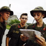 06.08.2017 Zaborze. Marsz Szlakiem Pierwszej Kompanii Kadrowej. / Jarosław Kubalski - Radio Kielce / Kadrówka na trasie do Słomnik