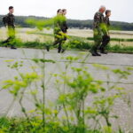 06.08.2017 Zaborze. Marsz Szlakiem Pierwszej Kompanii Kadrowej. / Jarosław Kubalski - Radio Kielce / Kadrówka na trasie do Słomnik