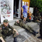 06.08.2017 Zaborze. Marsz Szlakiem Pierwszej Kompanii Kadrowej. / Jarosław Kubalski - Radio Kielce / Kadrówka na trasie do Słomnik