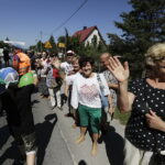 08.08.2017 Kielce. Piesza pielgrzymka diecezji kieleckiej na Jasną Górę wkracza do Kielc. / Jarosław Kubalski - Radio Kielce / Pielgrzymka wkracza do Kielc.