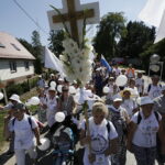 08.08.2017 Kielce. Piesza pielgrzymka diecezji kieleckiej na Jasną Górę wkracza do Kielc. / Jarosław Kubalski - Radio Kielce / Pielgrzymka wkracza do Kielc.