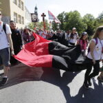 08.08.2017 Kielce. Piesza pielgrzymka diecezji kieleckiej na Jasną Górę wkracza do Kielc. / Jarosław Kubalski - Radio Kielce / Pielgrzymka wkracza do Kielc.