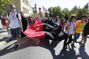 08.08.2017 Kielce. Piesza pielgrzymka diecezji kieleckiej na Jasną Górę wkracza do Kielc. / Jarosław Kubalski - Radio Kielce / Pielgrzymka wkracza do Kielc.