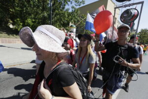 08.08.2017 Kielce. Piesza pielgrzymka diecezji kieleckiej na Jasną Górę wkracza do Kielc. / Jarosław Kubalski - Radio Kielce / Pielgrzymka wkracza do Kielc.