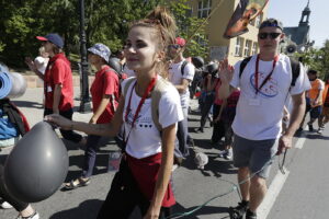 08.08.2017 Kielce. Piesza pielgrzymka diecezji kieleckiej na Jasną Górę wkracza do Kielc. / Jarosław Kubalski - Radio Kielce / Pielgrzymka wkracza do Kielc.