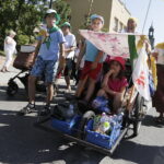 08.08.2017 Kielce. Piesza pielgrzymka diecezji kieleckiej na Jasną Górę wkracza do Kielc. / Jarosław Kubalski - Radio Kielce / Pielgrzymka wkracza do Kielc.