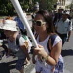 08.08.2017 Kielce. Piesza pielgrzymka diecezji kieleckiej na Jasną Górę wkracza do Kielc. / Jarosław Kubalski - Radio Kielce / Pielgrzymka wkracza do Kielc.