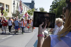 08.08.2017 Kielce. Piesza pielgrzymka diecezji kieleckiej na Jasną Górę wkracza do Kielc. / Jarosław Kubalski - Radio Kielce / Pielgrzymka wkracza do Kielc.