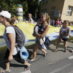 08.08.2017 Kielce. Piesza pielgrzymka diecezji kieleckiej na Jasną Górę wkracza do Kielc. / Jarosław Kubalski - Radio Kielce / Pielgrzymka wkracza do Kielc.