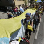 08.08.2017 Kielce. Piesza pielgrzymka diecezji kieleckiej na Jasną Górę wkracza do Kielc. / Jarosław Kubalski - Radio Kielce / Pielgrzymka wkracza do Kielc.