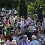 08.08.2017 Kielce. Piesza pielgrzymka diecezji kieleckiej na Jasną Górę wkracza do Kielc. / Jarosław Kubalski - Radio Kielce / Pielgrzymka wkracza do Kielc.