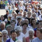 08.08.2017 Kielce. Piesza pielgrzymka diecezji kieleckiej na Jasną Górę wkracza do Kielc. / Jarosław Kubalski - Radio Kielce / Pielgrzymka wkracza do Kielc.
