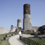 11.08.2017 Chęciny. Ślub na zamku wzięli Paulina Suchorabska i Miron Tkacz. Jest to pierwszy ślub pośród ruin zamku. / Jarosław Kubalski - Radio Kielce / Pierwszy ślub na zamku w Chęcinach