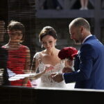 11.08.2017 Chęciny. Ślub na zamku wzięli Paulina Suchorabska i Miron Tkacz. Jest to pierwszy ślub pośród ruin zamku. / Jarosław Kubalski - Radio Kielce / Pierwszy ślub na zamku w Chęcinach