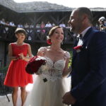 11.08.2017 Chęciny. Ślub na zamku wzięli Paulina Suchorabska i Miron Tkacz. Jest to pierwszy ślub pośród ruin zamku. / Jarosław Kubalski - Radio Kielce / Pierwszy ślub na zamku w Chęcinach