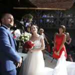 11.08.2017 Chęciny. Ślub na zamku wzięli Paulina Suchorabska i Miron Tkacz. Jest to pierwszy ślub pośród ruin zamku. / Jarosław Kubalski - Radio Kielce / Pierwszy ślub na zamku w Chęcinach