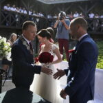 11.08.2017 Chęciny. Ślub na zamku wzięli Paulina Suchorabska i Miron Tkacz. Jest to pierwszy ślub pośród ruin zamku. Udzielił im go burmistrz Robert Jaworski. / Jarosław Kubalski - Radio Kielce / Pierwszy ślub na zamku w Chęcinach