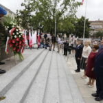 12.08.2017 Kielce. Marsz Szlakiem Pierwszej Kompanii Kadrowej wkroczył do Kielc. Kwiaty pod pomnikiem Józefa Piłsudskiego składają Szef Urzędu ds. Kombatantów Jan Józef Kasprzyk, europoseł Beata Gosiewska, poseł Maria Zuba i senator Krzysztof Słoń. / Jarosław Kubalski - Radio Kielce / Marsz Szlakiem Pierwszej Kompanii Kadrowej wkroczył do Kielc