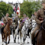 12.08.2017 Kielce. Marsz Szlakiem Pierwszej Kompanii Kadrowej wkroczył do Kielc. Przemarsz z Placu Wolności pod Pałac Biskupów Krakowskich. / Jarosław Kubalski - Radio Kielce / Marsz Szlakiem Pierwszej Kompanii Kadrowej wkroczył do Kielc