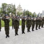 12.08.2017 Kielce. Marsz Szlakiem Pierwszej Kompanii Kadrowej wkroczył do Kielc. Zakończenie Marszu przed Pałacem Biskupów Krakowskich. Salwa honorowa. / Jarosław Kubalski - Radio Kielce / Marsz Szlakiem Pierwszej Kompanii Kadrowej wkroczył do Kielc