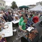 12.08.2017 Kielce Rodzinny Piknik z Legionistami. / Jarosław Kubalski - Radio Kielce / Rodzinny Piknik z Legionistami na Rynku w Kielcach