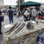 12.08.2017 Kielce Rodzinny Piknik z Legionistami. Członkowie Stowarzyszenia Rekonstrukcji Historycznej 4 Pułku Piechoty Legionów prezentowali wyposażenie wojskowe. / Jarosław Kubalski - Radio Kielce / Rodzinny Piknik z Legionistami na Rynku w Kielcach