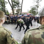 13.08.2017 Daleszyce. Uroczystości z okazji 73. rocznicy wymarszu I Batalionu 4 Pułku Piechoty Legionów Armii Krajowej na pomoc walczącej Warszawie. Złożenie kwiatów przed pomnikiem poległych w obronie ojczyzny w latach 1939-1945. / Jarosław Kubalski - Radio Kielce / 73. rocznica wymarszu I Batalionu 4 Pułku Piechoty Legionów Armii Krajowe do Warszawy.