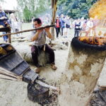 13.08.2017 Nowa Słupia. Dymarki w Centrum Kulturowo- Archeologicznym. / Jarosław Kubalski - Radio Kielce / Dymarki w Nowej Słupi