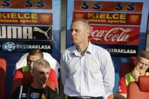 13.08.2017 Kielce. Mecz 5. kolejki LOTTO Ekstraklasy Korona Kielce - Jagiellonia Białystok. Trener Jaigellonii Ireneusz Mamrot. / Jarosław Kubalski - Radio Kielce / Mecz Korona Kielce - Jagiellonia Białystok.