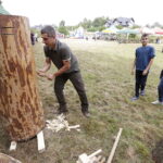 13.08.2017 Widełki. Festyn Biesiada Miodowa. Pokaz wyrobu barci. / Jarosław Kubalski - Radio Kielce / Biesiada Miodowa w Widełkach