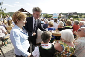 15.08.2017 Szewce. Dożynki gminne Sitkówki- Nowin / Jarosław Kubalski - Radio Kielce / Szewce. Dożynki gminne Sitkówki- Nowin. Anna Krupka, Krzysztof Słoń