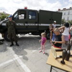 15.08.2017 Kielce. Pojazdy wystawione przez żołnierzy na placu Wolności / Jarosław Kubalski - Radio Kielce / Kielce. Pojazdy wystawione przez żołnierzy na placu Wolności