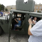 15.08.2017 Kielce. Pojazdy wystawione przez żołnierzy na placu Wolności / Jarosław Kubalski - Radio Kielce / Kielce. Pojazdy wystawione przez żołnierzy na placu Wolności