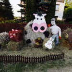 15.08.2017 Zrecze Chałupczańskie. Dożynki gminy Chmielnik. Dekoracje we wsi. / Jarosław Kubalski - Radio Kielce / Dożynki w Zreczu Chałupczańskim.