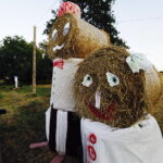 15.08.2017 Zrecze Chałupczańskie. Dożynki gminy Chmielnik. Dekoracje we wsi. / Jarosław Kubalski - Radio Kielce / Dożynki w Zreczu Chałupczańskim.