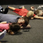 26.08.2017 Kielce. III Wakacyjny Festiwal Sztuki Hurra! ART! w Teatrze Lalki i Aktora „Kubuś”. Warsztaty „Domowe harce”. / Jarosław Kubalski  /  Radio Kielce / III Wakacyjny Festiwal Sztuki Hurra! ART!