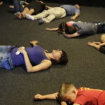 26.08.2017 Kielce. III Wakacyjny Festiwal Sztuki Hurra! ART! w Teatrze Lalki i Aktora „Kubuś”. Warsztaty „Domowe harce”. / Jarosław Kubalski  /  Radio Kielce / III Wakacyjny Festiwal Sztuki Hurra! ART!