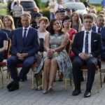 28.08.2017 Piekoszów. 95 lecie OSP. Poseł Anna Krupka, wójt Zbigniew Piątek z żona i senator Krzysztof Słoń. / Jarosław Kubalski  /  Radio Kielce / Piekoszów. 95 lecie OSP.