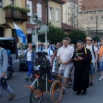 06.08.2017 Wiślica. Pielgrzymi wyruszyli z Wiślicy. / Kamil Włosowicz / Piesza pielgrzymka pod hasłem „Idźcie i głoście. Z Maryją niesiemy światu Chrystusa” wyruszyła z Wiślicy