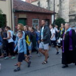 06.08.2017 Wiślica. Pielgrzymi wyruszyli z Wiślicy. / Kamil Włosowicz / Piesza pielgrzymka pod hasłem „Idźcie i głoście. Z Maryją niesiemy światu Chrystusa” wyruszyła z Wiślicy